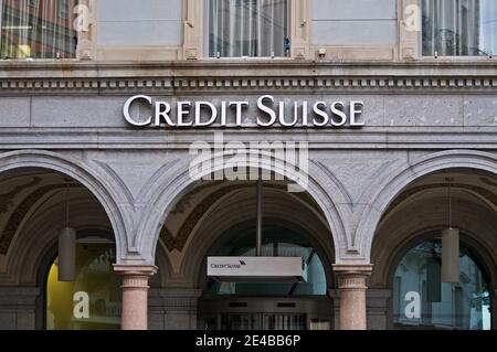 Lugano, Suisse - 12 janvier 2021 : extérieur du bâtiment de la Credit Suisse Bank sur la Piazza Riforma à Lugano. Le Credit Suisse est une société de gestion de patrimoine mondiale Banque D'Images