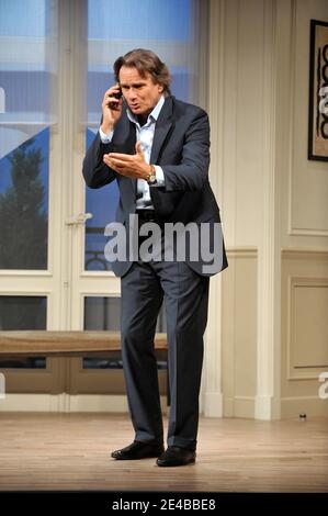 François Eric Gendron lors de l'appel-rideau des hommes Preferent Mentir qui s'est tenu au Théâtre Saint-Georges à Paris, France, le 2 septembre 2009. Photo de Giancarlo Gorassini/ABACAPRESS.COM Banque D'Images