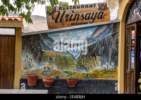 Restaurant Urinsaya à Chivay, une petite ville dans les Andes péruviennes où la plupart des gens passent la nuit avant d'aller voir La Croix du Condor Banque D'Images