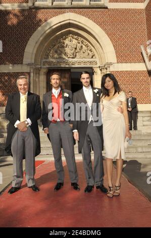 PAS DE TABLOIDSEXCLUSIVE. Le père d'Edouard Charles-Antoine, témoin et frère Charles-Joseph arrivant au mariage religieux du prince belge Edouard de ligne la Tremoille et de l'actrice italienne Isabella Orsini à Antoing, Belgique, le 5 septembre 2009. Photo de Gouhier-Guibbbbaud-Gorassini/ABACAPRESS.COM Banque D'Images