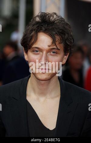 La chanteuse Raphael pose au Centre International de Deauville avant la projection du film 'Me et Orson Welles' lors du 35ème Festival du film américain à Deauville, Normandie, France, le 6 septembre 2009. Photo de Denis Guignebourg/ABACAPRESS.COM Banque D'Images