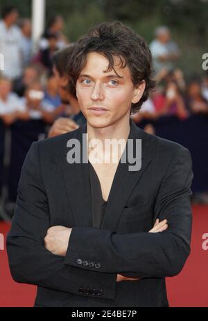 La chanteuse Raphael pose au Centre International de Deauville avant la projection du film 'Me et Orson Welles' lors du 35ème Festival du film américain à Deauville, Normandie, France, le 6 septembre 2009. Photo de Denis Guignebourg/ABACAPRESS.COM Banque D'Images