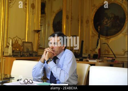 Exclusif. Le Premier ministre français François Fillon photographié dans son bureau à l'Hôtel Matignon à Paris, en France, le 31 août 2009. Photo par Elodie Gregoire/ABACAPRESS.COM Banque D'Images