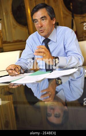 Exclusif. Le Premier ministre français François Fillon photographié dans son bureau à l'Hôtel Matignon à Paris, en France, le 31 août 2009. Photo par Elodie Gregoire/ABACAPRESS.COM Banque D'Images