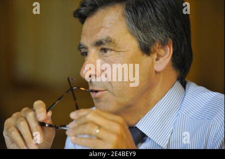 Exclusif. Le Premier ministre français François Fillon photographié dans son bureau à l'Hôtel Matignon à Paris, en France, le 31 août 2009. Photo par Elodie Gregoire/ABACAPRESS.COM Banque D'Images