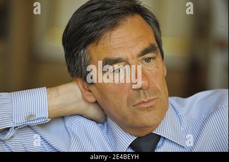 Exclusif. Le Premier ministre français François Fillon photographié dans son bureau à l'Hôtel Matignon à Paris, en France, le 31 août 2009. Photo par Elodie Gregoire/ABACAPRESS.COM Banque D'Images
