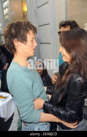 Jane Birkin et Bambou assistent à l'exposition « Merge Gainsbourg » de Tony Frank qui s'est tenue au magasin Renoma à Paris, en France, le 10 septembre 2009. Photo de Thierry Orban/ABACAPRESS.COM Banque D'Images