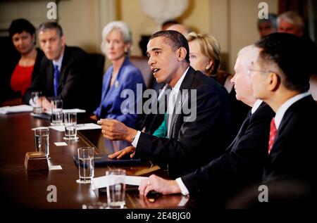 « le président Barack Obama s'exprime lors d'une réunion avec des membres du Cabinet dans la salle du Cabinet, le 10 septembre 2009 à Washington, DC. Au cours de la réunion, le président Obama a déclaré qu'il acceptait les excuses du député Joe Wilson (R-S.C.) pour avoir crié au « vous mentir » lors du discours d'Obama sur la réforme des soins de santé lors d'une session conjointe du Congrès. Photo par Olivier Douliery/ABACAPRESS.COM' Banque D'Images