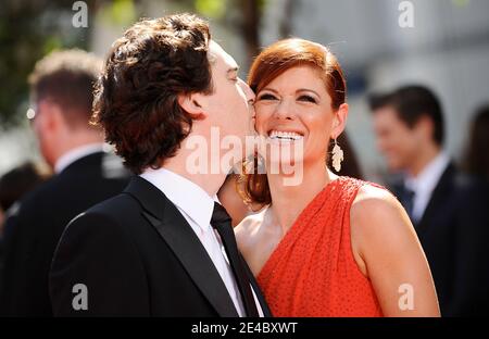 Debra Messing et Daniel Zelman arrivent au 61ème Primetime Emmy Awards, qui s'est tenu au Nokia Theatre de Los Angeles, CA, Etats-Unis, le 20 septembre 2009. Photo de Lionel Hahn/ABACAPRESS.COM (en photo : Debra Messing, Daniel Zelman) Banque D'Images