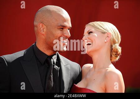 Amaury Nolasco et Jennifer Morrison arrivent au 61ème prix annuel Primetime Emmy, qui s'est tenu au Nokia Theatre de Los Angeles, CA, Etats-Unis, le 20 septembre 2009. Photo de Lionel Hahn/ABACAPRESS.COM (photo : Jennifer Morrison, Amaury Nolasco) Banque D'Images