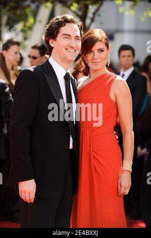 Debra Messing et Daniel Zelman arrivent au 61ème Primetime Emmy Awards, qui s'est tenu au Nokia Theatre de Los Angeles, CA, Etats-Unis, le 20 septembre 2009. Photo de Lionel Hahn/ABACAPRESS.COM (en photo : Debra Messing, Daniel Zelman) Banque D'Images