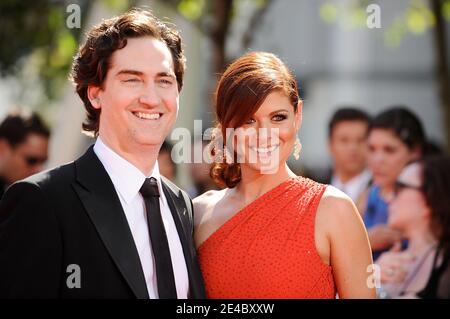 Debra Messing et Daniel Zelman arrivent au 61ème Primetime Emmy Awards, qui s'est tenu au Nokia Theatre de Los Angeles, CA, Etats-Unis, le 20 septembre 2009. Photo de Lionel Hahn/ABACAPRESS.COM (en photo : Debra Messing, Daniel Zelman) Banque D'Images