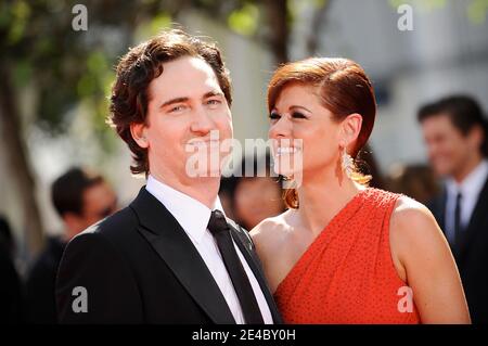 Debra Messing et Daniel Zelman arrivent au 61ème Primetime Emmy Awards, qui s'est tenu au Nokia Theatre de Los Angeles, CA, Etats-Unis, le 20 septembre 2009. Photo de Lionel Hahn/ABACAPRESS.COM (en photo : Debra Messing, Daniel Zelman) Banque D'Images