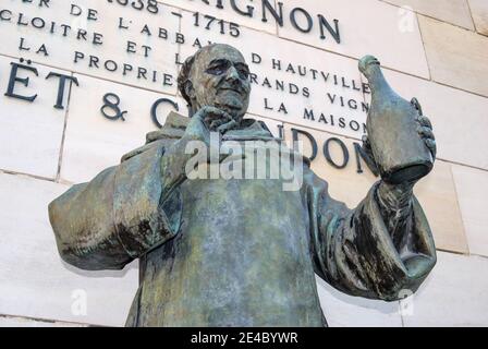 Statue de Dom Pérignon, Moët et Chandon, Epernay, Marne, Champagne-Ardenne, France Banque D'Images