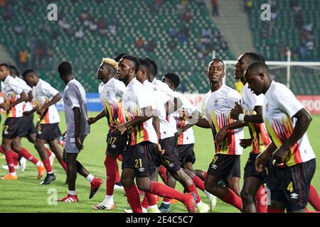 Douala, Cameroun. 22 janvier 2021. L'Ouganda se réchauffe. Ouganda contre Togo, Groupe C, Tournoi du Championnat des nations africaines de la CAF (CHAN) 2021. Stade de la Réunification, Bepanda. L'Ouganda et le Togo se sont réunis dans la deuxième série de jeux du Groupe C. Credit: XtraTimeSports (Darren McKinstry) / Alamy. Banque D'Images