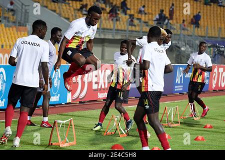 Douala, Cameroun. 22 janvier 2021. L'Ouganda se réchauffe. Ouganda contre Togo, Groupe C, Tournoi du Championnat des nations africaines de la CAF (CHAN) 2021. Stade de la Réunification, Bepanda. L'Ouganda et le Togo se sont réunis dans la deuxième série de jeux du Groupe C. Credit: XtraTimeSports (Darren McKinstry) / Alamy. Banque D'Images