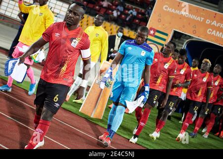 Douala, Cameroun. 22 janvier 2021. L'Ouganda se trouve sur le terrain. Ouganda contre Togo, Groupe C, Tournoi du Championnat des nations africaines de la CAF (CHAN) 2021. Stade de la Réunification, Bepanda. L'Ouganda et le Togo se sont réunis dans la deuxième série de jeux du Groupe C. Credit: XtraTimeSports (Darren McKinstry) / Alamy. Banque D'Images