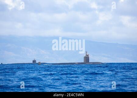 Deux sous-marins d'attaque nucléaire de la Marine américaine au large de Maui, à Hawaï. Banque D'Images