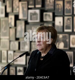 OSWIECIM, POLOGNE - 6 DÉCEMBRE 2019 : visite d'Angela Merkel à l'ancien camp de concentration nazi Auschwitz-Birkenau. Banque D'Images