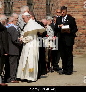 OSWIECIM, POLOGNE - 29 JUILLET 2016 : visite du Saint-Père, le Pape François, sur le site de l'ancien camp de concentration nazi Auschwitz-Birkenau. Banque D'Images