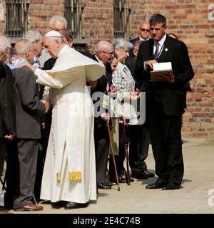 OSWIECIM, POLOGNE - 29 JUILLET 2016 : visite du Saint-Père, le Pape François, sur le site de l'ancien camp de concentration nazi Auschwitz-Birkenau. Banque D'Images