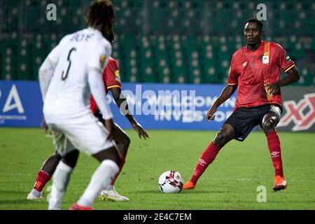 Douala, Cameroun. 22 janvier 2021. Patrick Mbowa (24, Ouganda). Ouganda contre Togo, Groupe C, Tournoi du Championnat des nations africaines de la CAF (CHAN) 2021. Stade de la Réunification, Bepanda. L'Ouganda et le Togo se sont réunis dans la deuxième série de jeux du Groupe C. Credit: XtraTimeSports (Darren McKinstry) / Alamy. Banque D'Images