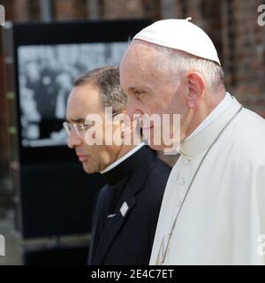 OSWIECIM, POLOGNE - 29 JUILLET 2016 : visite du Saint-Père, le Pape François, sur le site de l'ancien camp de concentration nazi Auschwitz-Birkenau. Banque D'Images