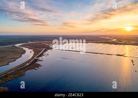 Le Peenestrom près de Usedom au coucher du soleil Banque D'Images