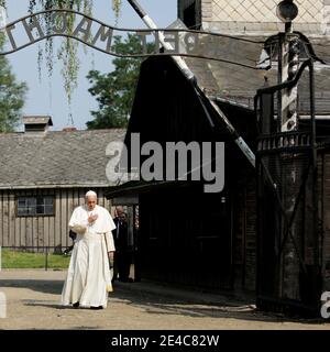 OSWIECIM, POLOGNE - 29 JUILLET 2016 : visite du Saint-Père, le Pape François, sur le site de l'ancien camp de concentration nazi Auschwitz-Birkenau. Banque D'Images