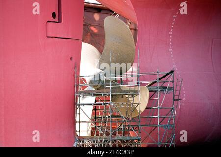 Restauration d'un cargo dans le port de Hambourg Banque D'Images