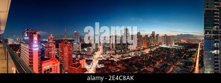 Vue en hauteur des lignes aériennes d'une ville, Makati, Metro Manila, Manille, Philippines Banque D'Images