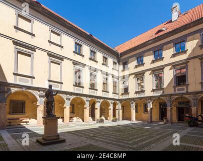 Jicin (Jitschin), cour du château de Wallenstein à Kralovehradecky, région de Hradec Kralove, région de Königgrätzer, Tchèque Banque D'Images