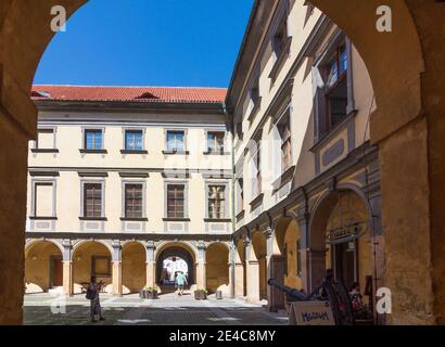 Jicin (Jitschin), cour du château de Wallenstein à Kralovehradecky, région de Hradec Kralove, région de Königgrätzer, Tchèque Banque D'Images