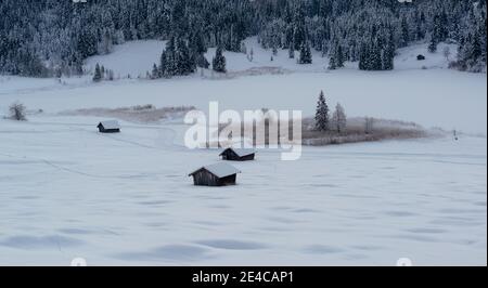 Wintry Geroldsee, également Wagenbrüchsee près de Klais en Bavière, Allemagne Banque D'Images