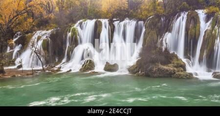 Europe, Bosnie-Herzégovine, canton de l'ouest de l'Herzégovine, rivière Trebižat, cascades de Kravica Banque D'Images