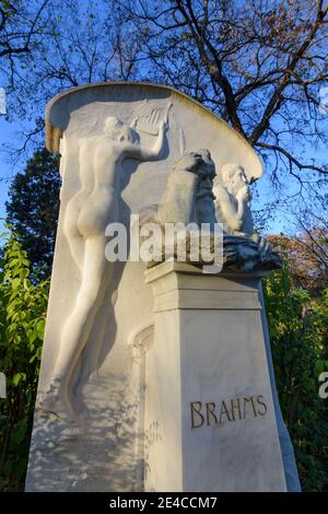 Vienne, tombe d'honneur de Johannes Brahms à Zentralfriedhof (cimetière central) en 11. Simmering, Autriche Banque D'Images