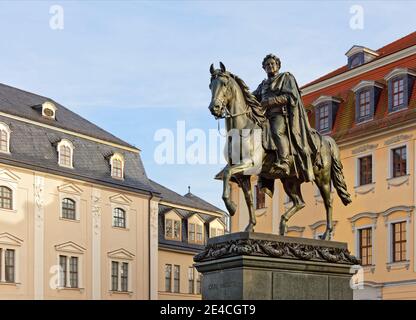 Allemagne, Thuringe, Weimar, monument, cheval, cavalier, maisons, lumière du soir Banque D'Images