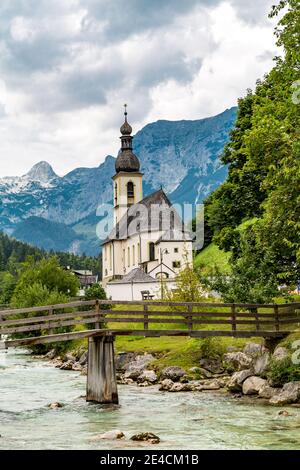 Église paroissiale Saint-Sébastien, Ramsauer Ache, dans le dos Reiteralpe, Ramsau, Berchtesgaden, Berchtesgadener Land, haute-Bavière, Bavière, Allemagne, Europe Banque D'Images