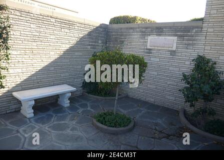 Glendale, Californie, États-Unis 18 janvier 2021 UNE vue générale de l'atmosphère de la tombe de l'acteur Spencer Tracy dans le jardin de la paix éternelle en Cour de liberté au Forest Lawn Memorial Park le 18 janvier 2021 à Glendale, Californie, États-Unis. Photo par Barry King/Alay stock photo Banque D'Images