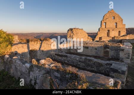 Europe, Bade-Wurtemberg, Alb souabe, zone de la biosphère, Bad Urach, Schlossberg, Hohenurach ruine dans la lumière du soir Banque D'Images