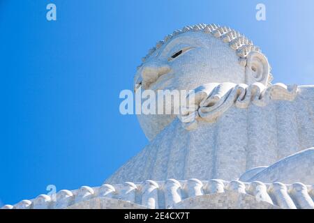 Le plus grand Bouddha blanc Saint à Phuket, Thaïlande Grand Bouddha image macro Banque D'Images