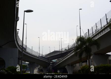 Passage en hauteur de l'autoroute à Johor Bahru, Malaisie Banque D'Images