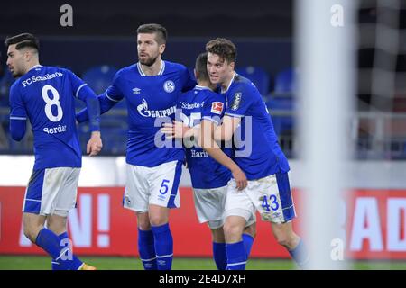 Jubilation Schalke après le but à 1: 1 par Matthew HOPPE (GE) à droite, avec Suat SERDAR (GE) et Matija NASTASIC (GE) et amine HARIT (GE), jubilation, jubeln, joie, applaudissements, football 1. Bundesliga, 17 jour de match, FC Schalke 04 (GE) - FC Cologne (K), le 20 janvier 2021 à Gelsenkirchen/Allemagne. Photo: Anke Waelischmiller/SVEN SIMON/Pool € | utilisation dans le monde entier Banque D'Images