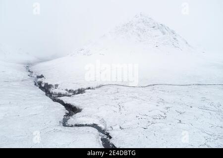 Buachille Etive Mor recouvert de neige pendant la vue aérienne de l'hiver Banque D'Images