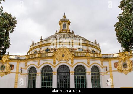 Séville, Espagne - 10 janvier 2021 : vue sur le théâtre de Lope de Vega à Séville Banque D'Images