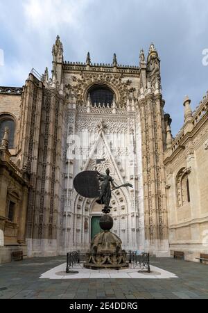 Séville, Espagne - 10 janvier 2021 : vue détaillée de la cathédrale historique de Séville Banque D'Images