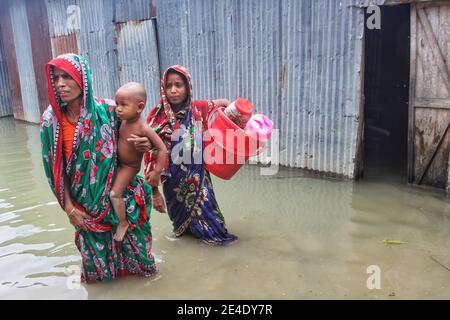 Le Bangladesh est une terre de nombreux fleuves. Elle est très sujette aux inondations en raison de sa présence sur le delta du fleuve Brahmaputra (également connu sous le nom de delta du Gange Banque D'Images