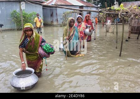 Le Bangladesh est une terre de nombreux fleuves. Elle est très sujette aux inondations en raison de sa présence sur le delta du fleuve Brahmaputra (également connu sous le nom de delta du Gange Banque D'Images