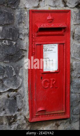 Boîte postale murale Early George V dans le Derbyshire Hameau de Litton Mill Banque D'Images