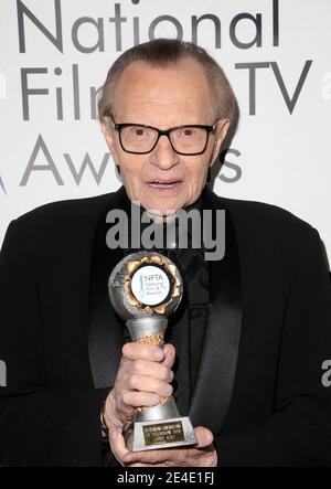 **PHOTO DE FICHIER** Larry King est décédé à 87. LOS ANGELES, CA - 5 DÉCEMBRE : Larry King, au National film and Television Awards au Globe Theatre de Los Angeles, Californie, le 5 décembre 2018. Crédit: Faye Sadou/MediaPunch crédit: MediaPunch Inc/Alay Live News Banque D'Images